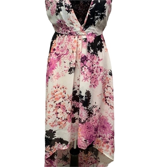 Emma & Michele Floral Dress - Picture 3 of 5